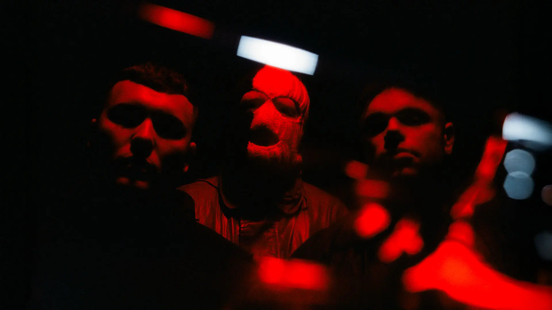 (c)-Tom-Beard---Liars-Tale-Lead-Press-Shot