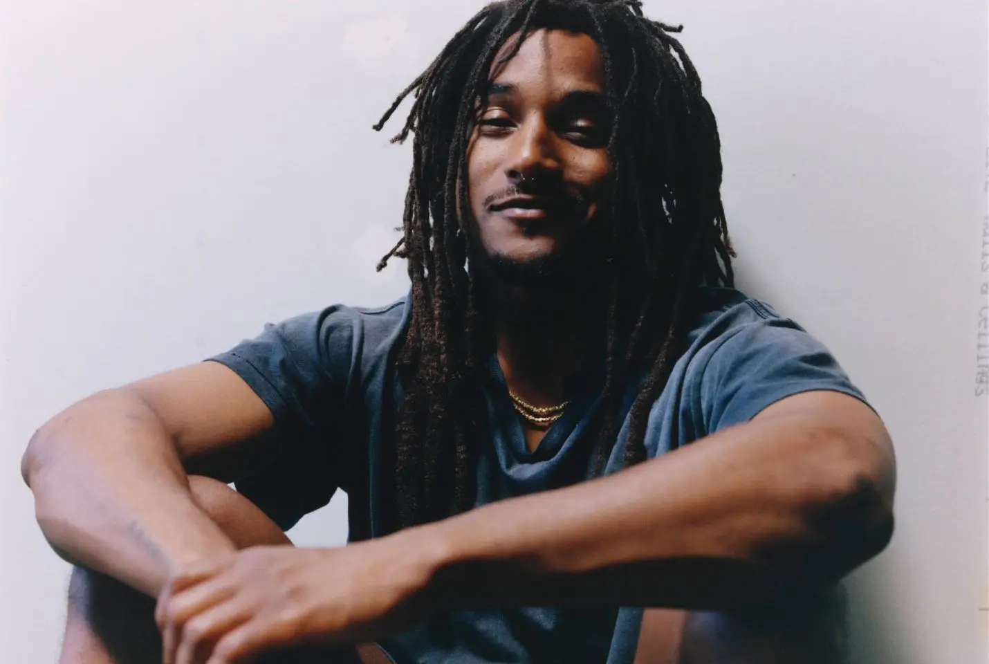 Jordan Ward sat on the floor in a blue tshirt