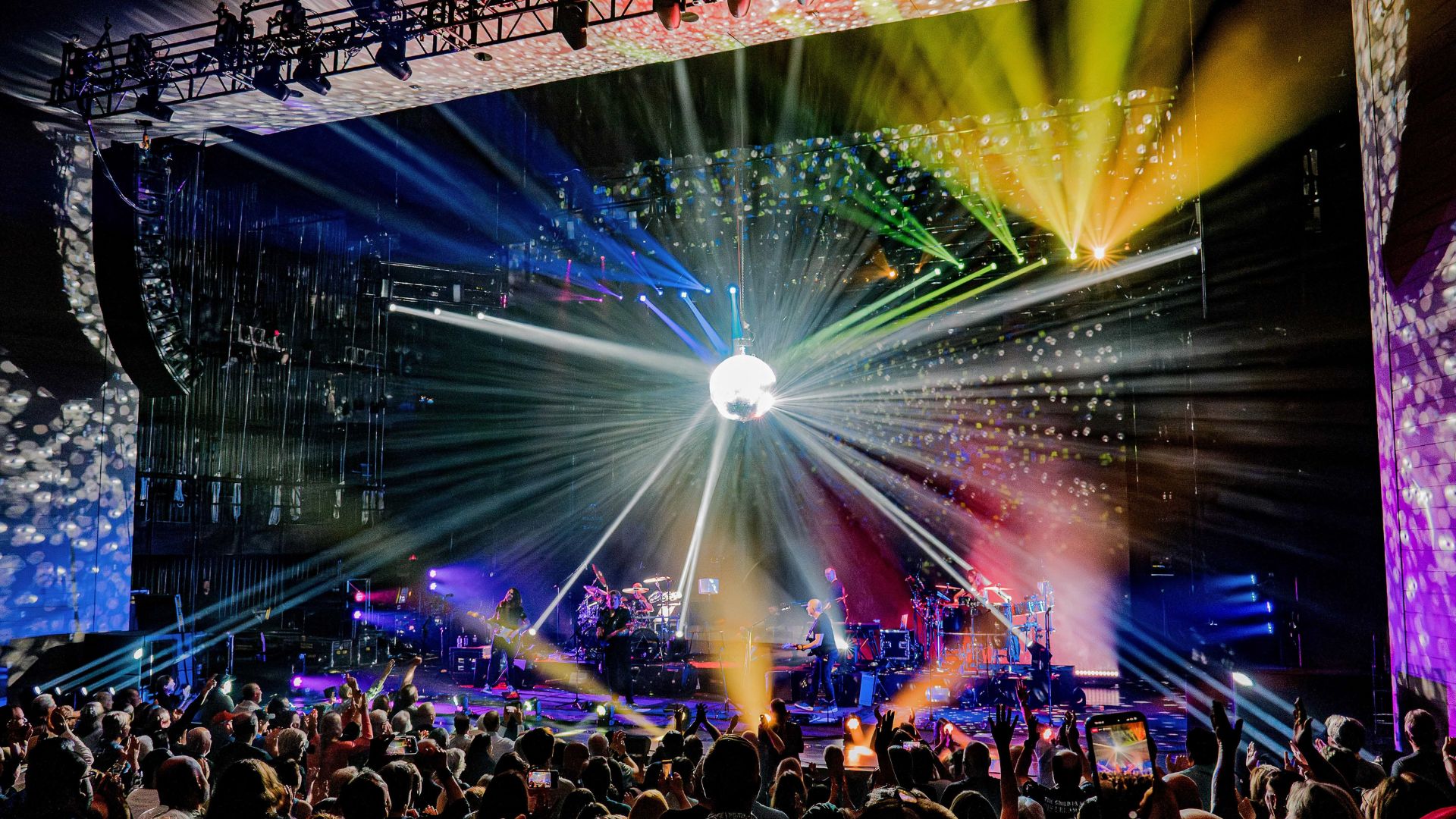 Brit Floyd - Animals 50