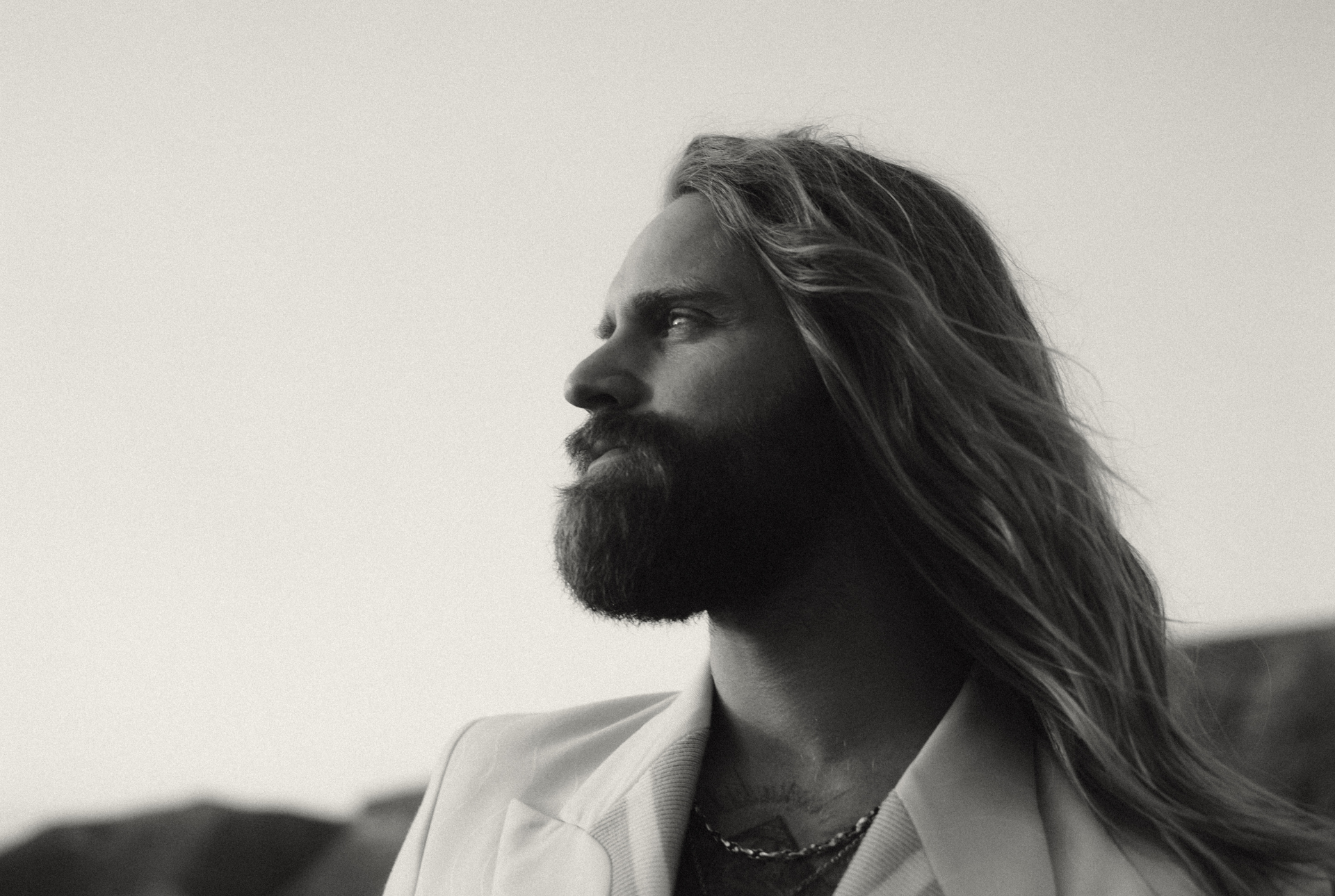 Musician Sam Ryder facing the left in black and white