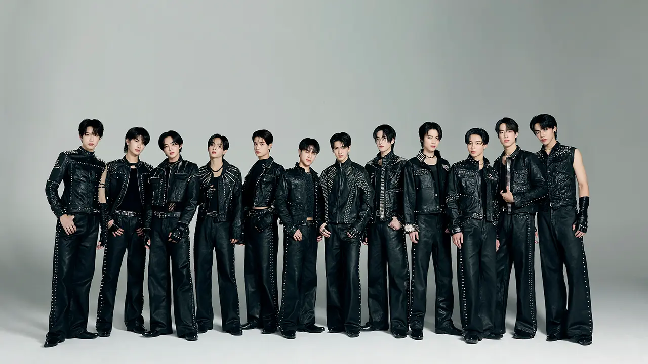 BUS THE 1ST ASIA FANCON TOUR : THE FIRST LIGHT IN SINGAPORE